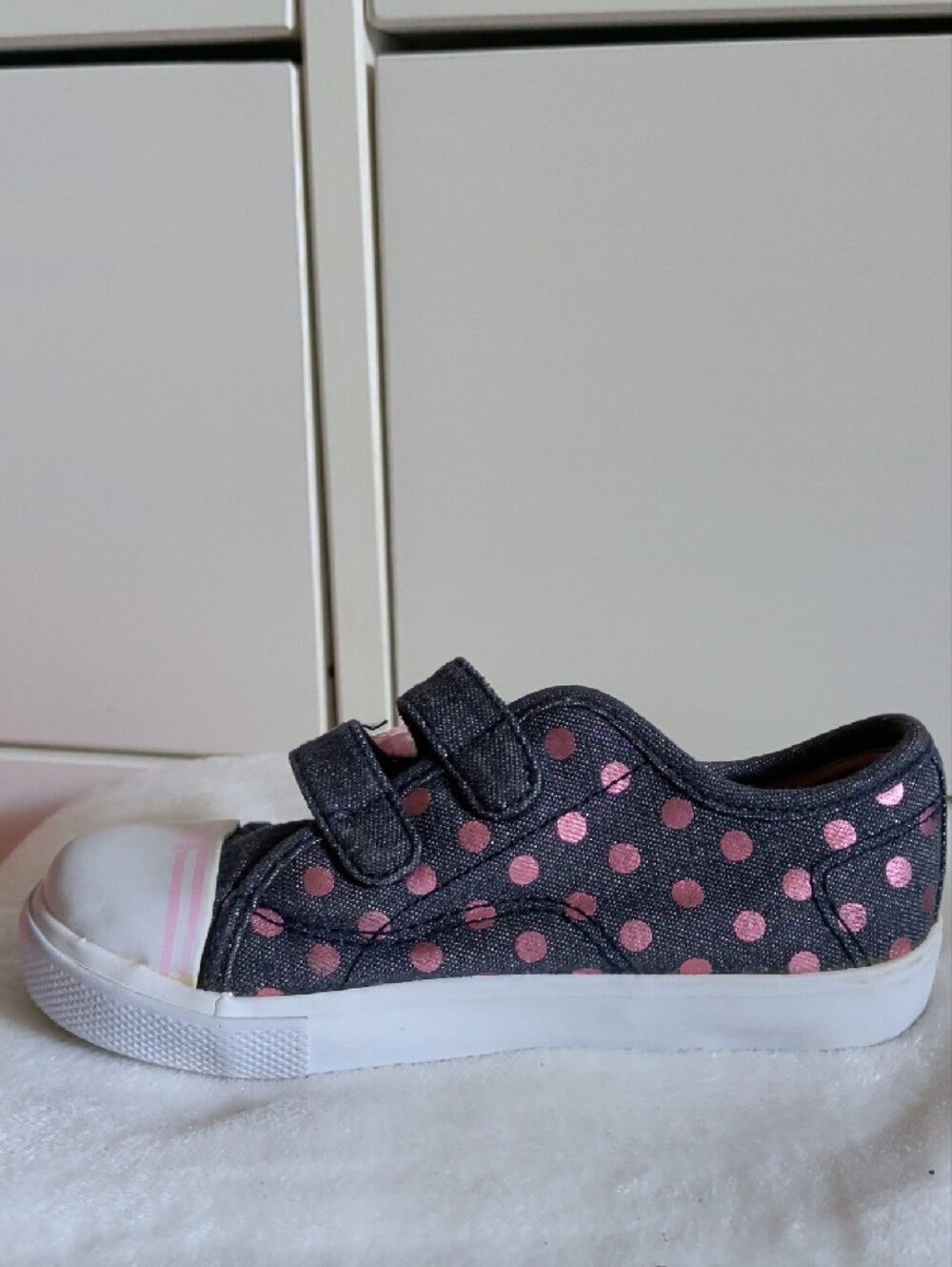 Disney Minnie Mouse Navy & Pink Polka Dot Kids Sneakers - Picture 6 of 11